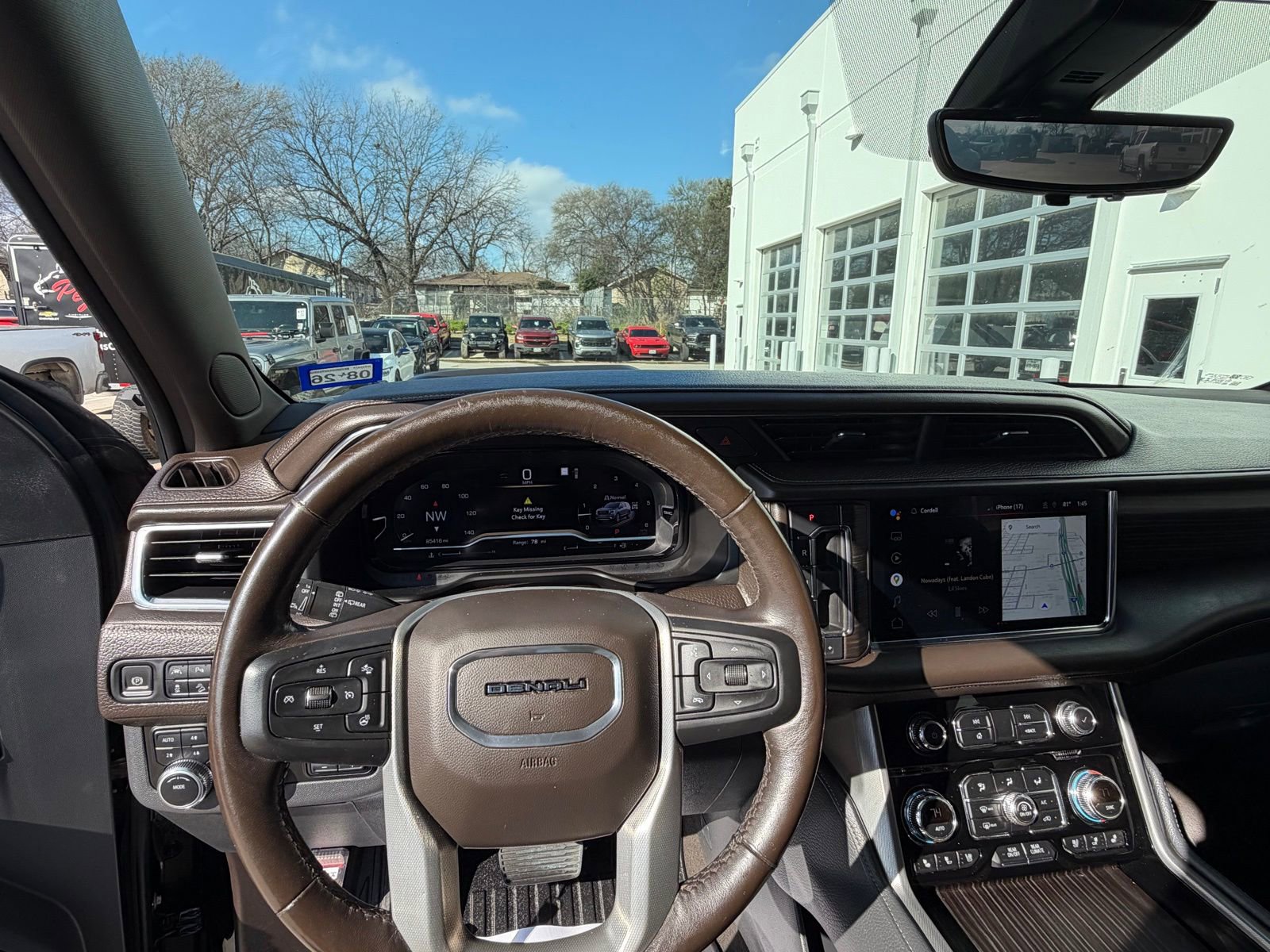 Used 2022 GMC Yukon Denali w/ Denali Premium Package image 9