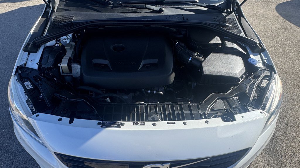 Used 2017 Volvo V60 T6 R-Design Platinum w/ Climate Package image 10