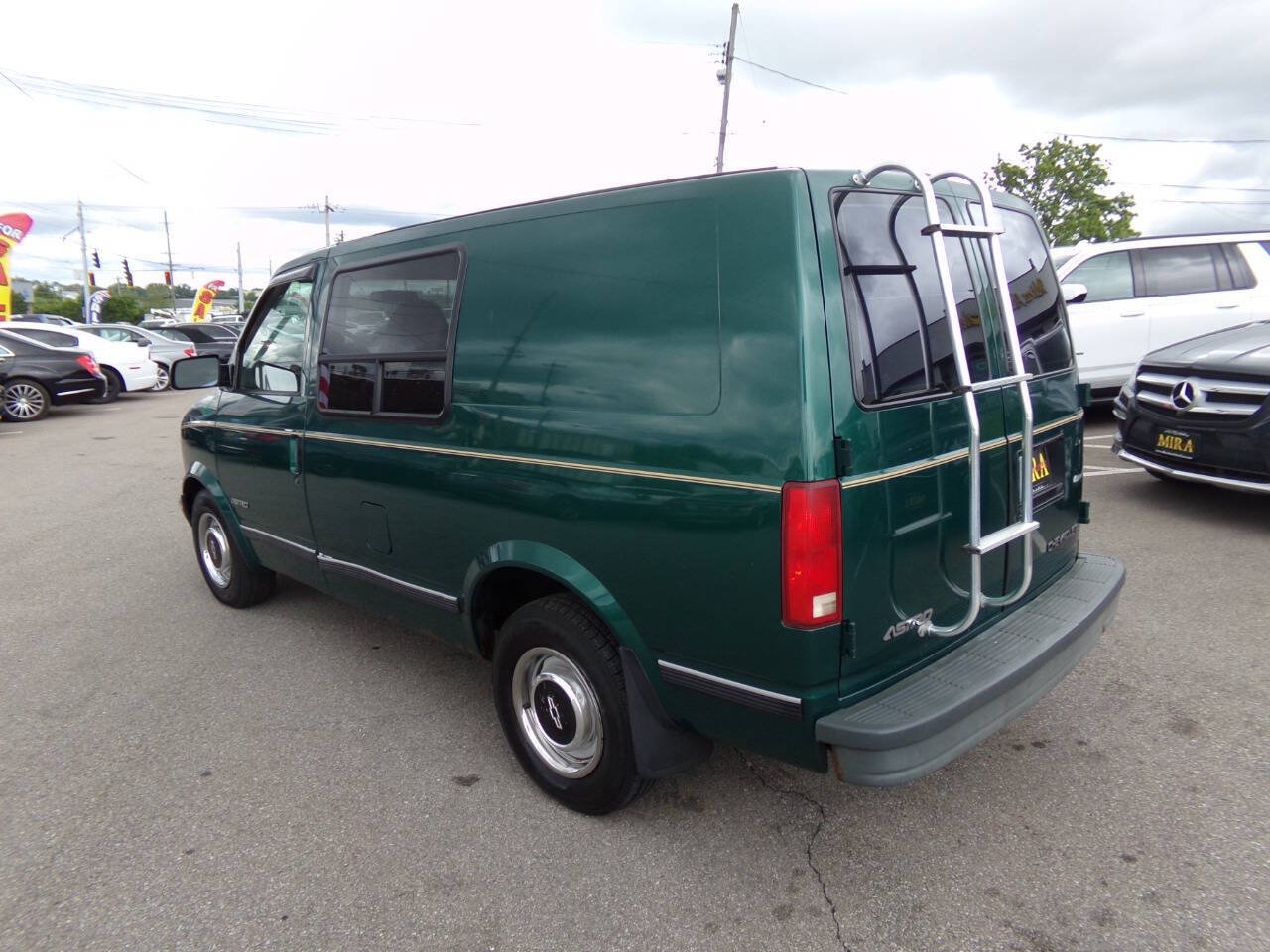 Used 1998 Chevrolet Astro w/ Convenience Group RWD image 50