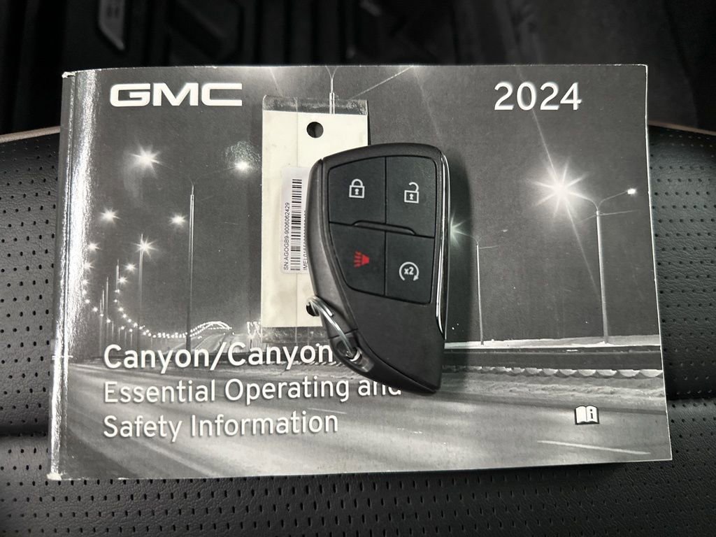 Used 2024 GMC Canyon Denali AWD/4WD image 37