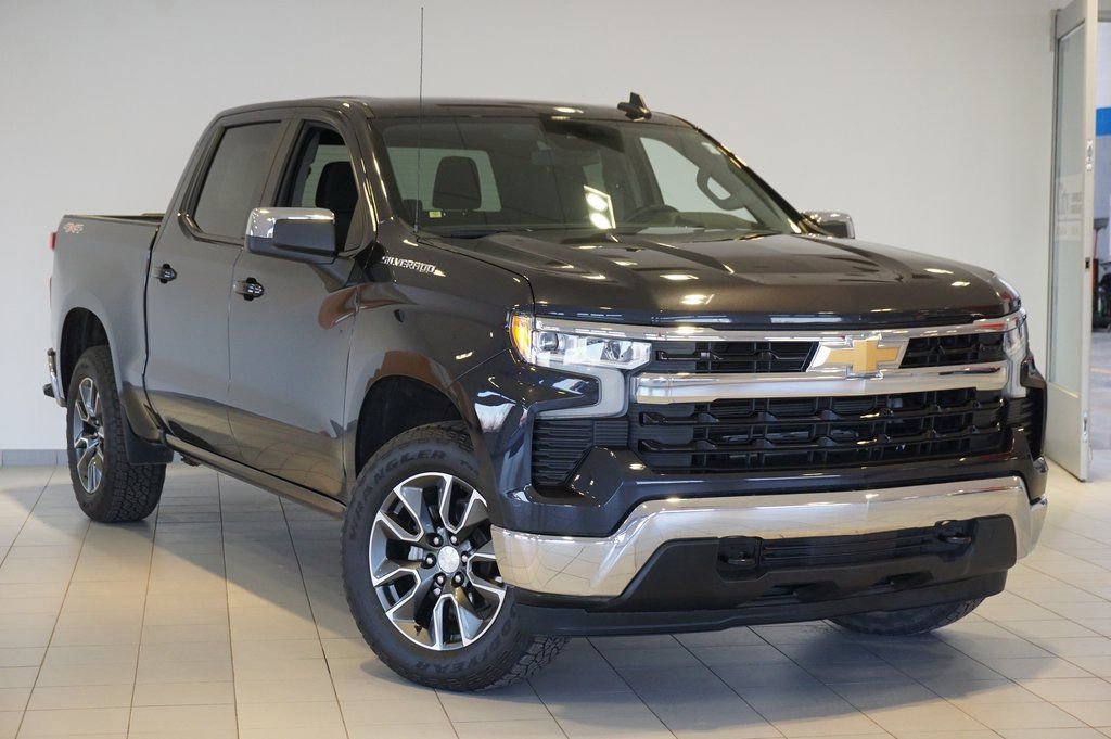 Used 2024 Chevrolet Silverado 1500 LT image 3