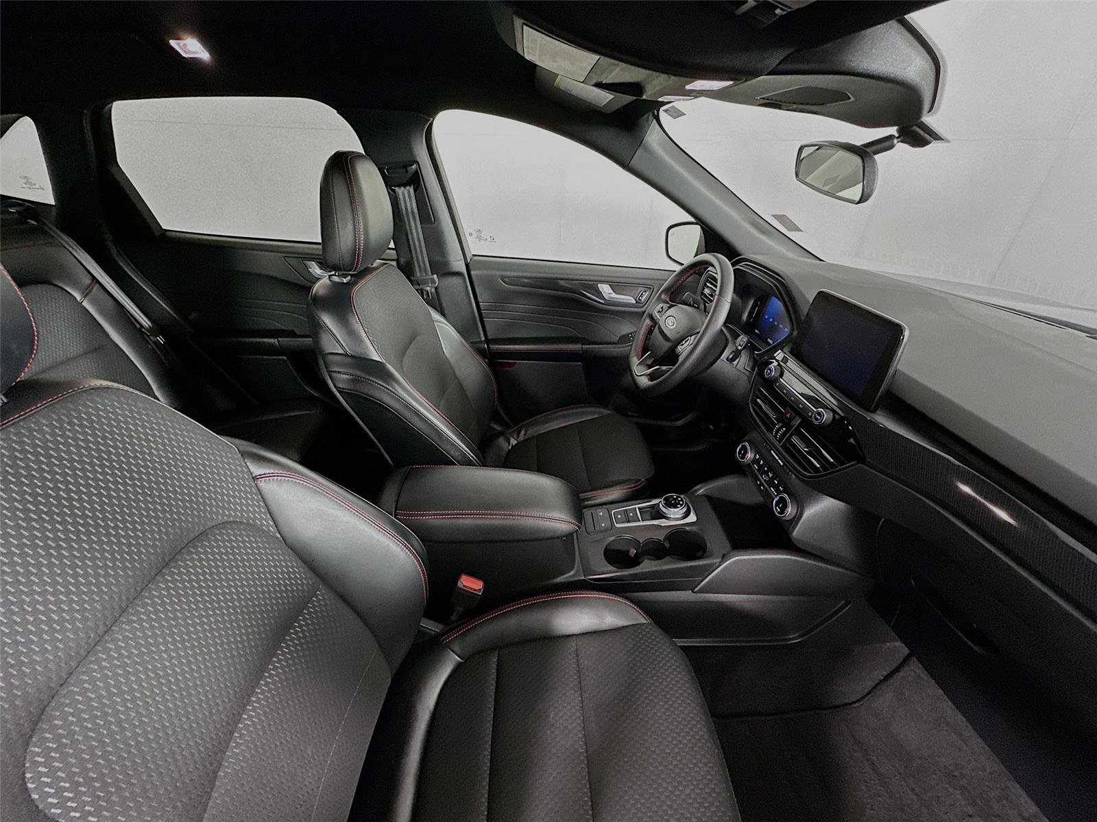 Used 2025 Ford Escape ST-Line image 26