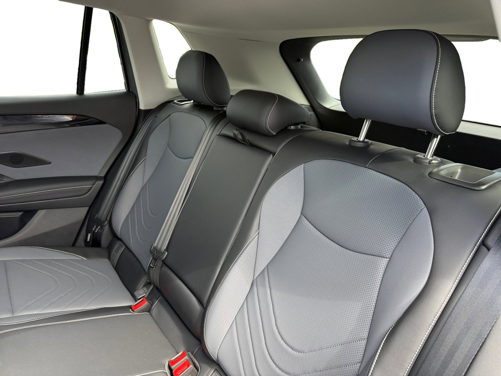 New 2026 Volkswagen Tiguan SE FWD image 16