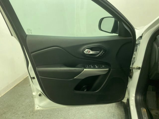 Used 2021 Jeep Cherokee High Altitude AWD/4WD image 21