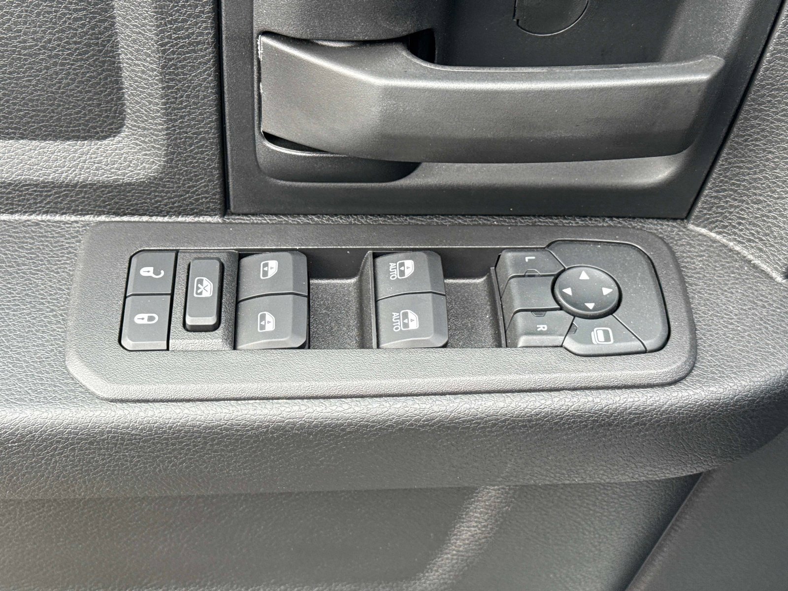 Certified 2025 RAM 2500 Tradesman AWD/4WD image 21