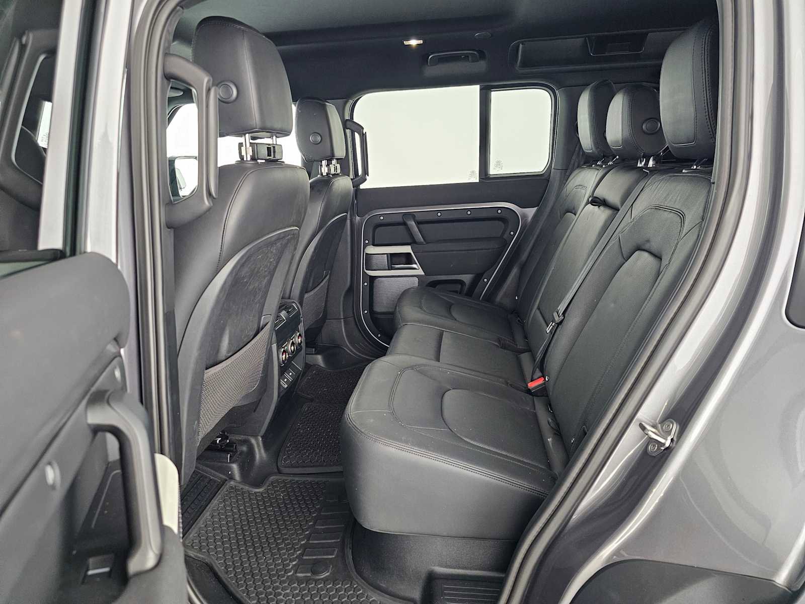 Used 2023 Land Rover Defender 110 S image 16