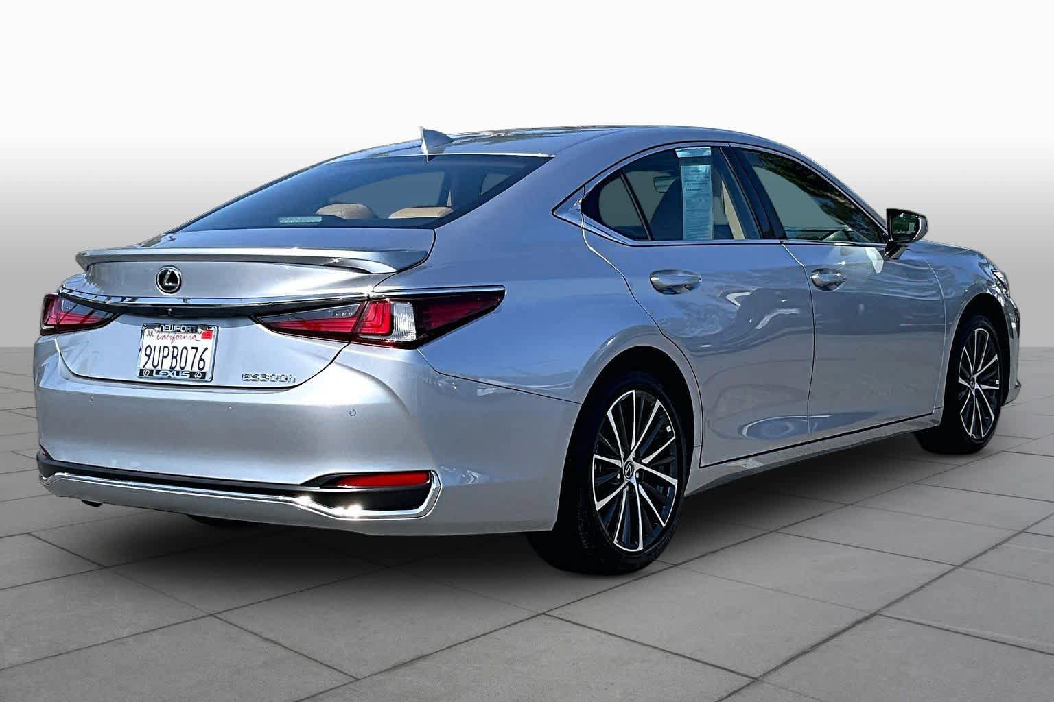 Used 2025 Lexus ES 300h w/ Premium Package FWD image 12