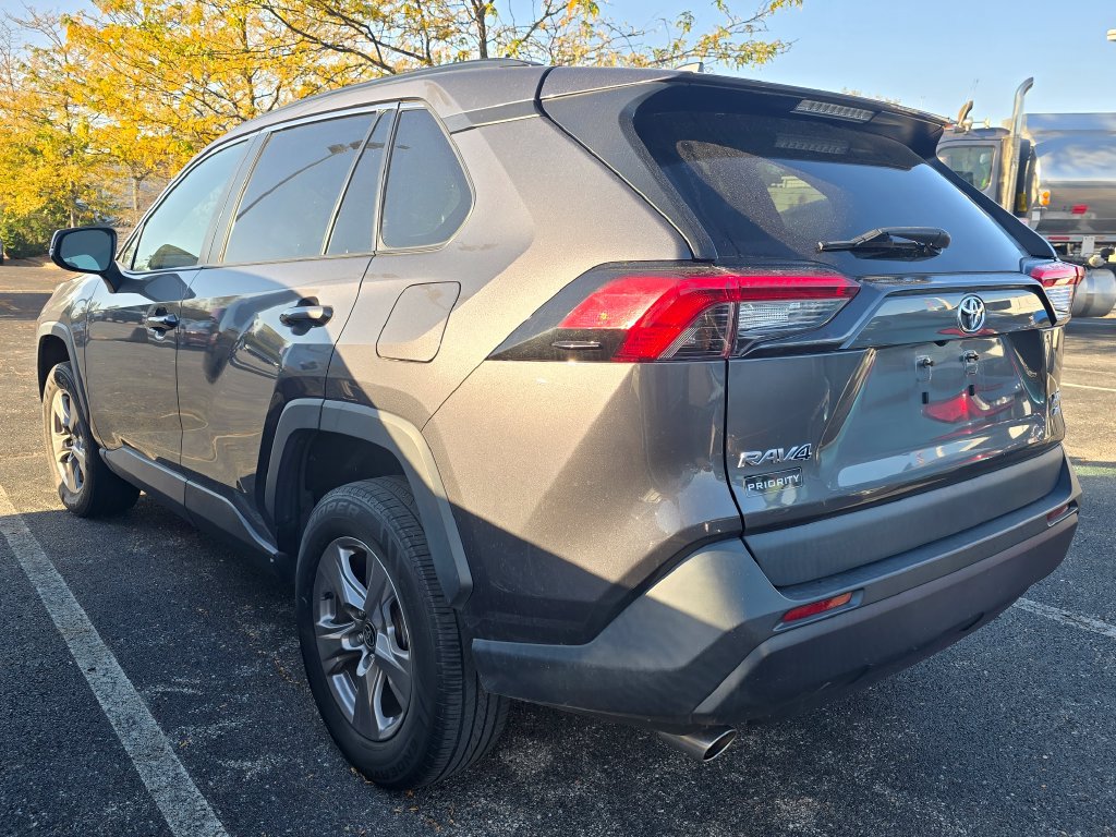 Used 2022 Toyota RAV4 XLE AWD/4WD image 6