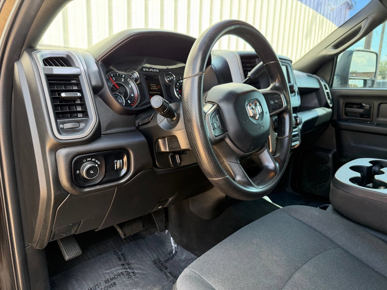 Used 2024 RAM 3500 Tradesman w/ Chrome Appearance Group AWD/4WD image 17