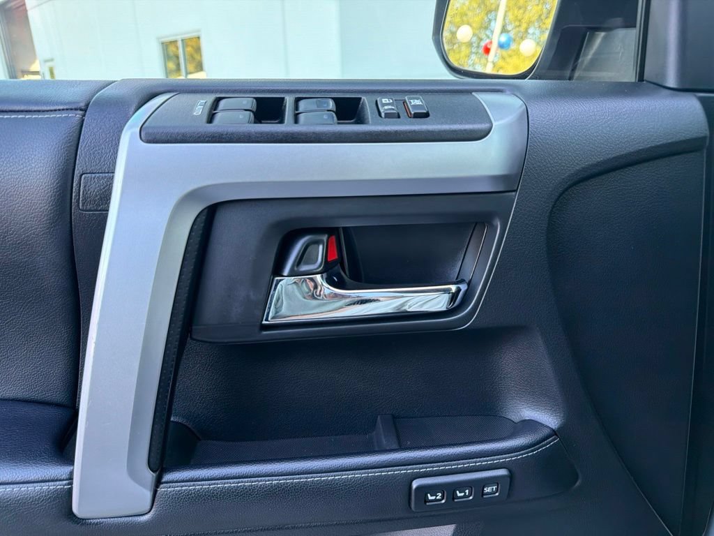 Used 2022 Toyota 4Runner Limited AWD/4WD image 21
