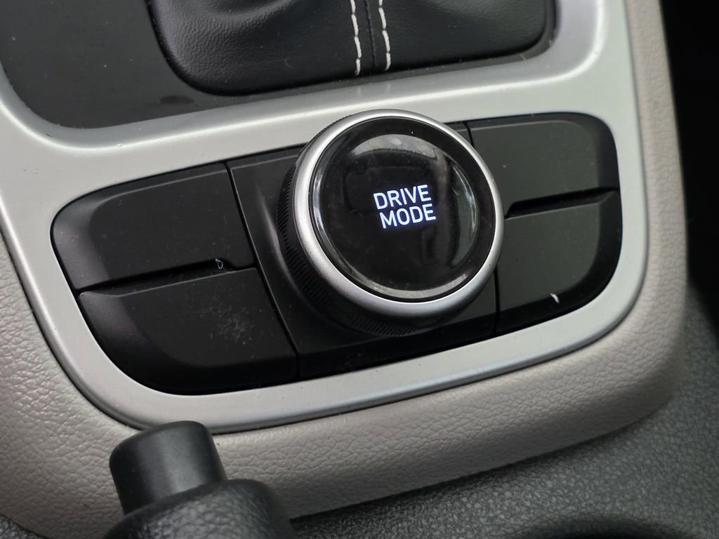 Used 2020 Hyundai Venue SEL FWD image 19