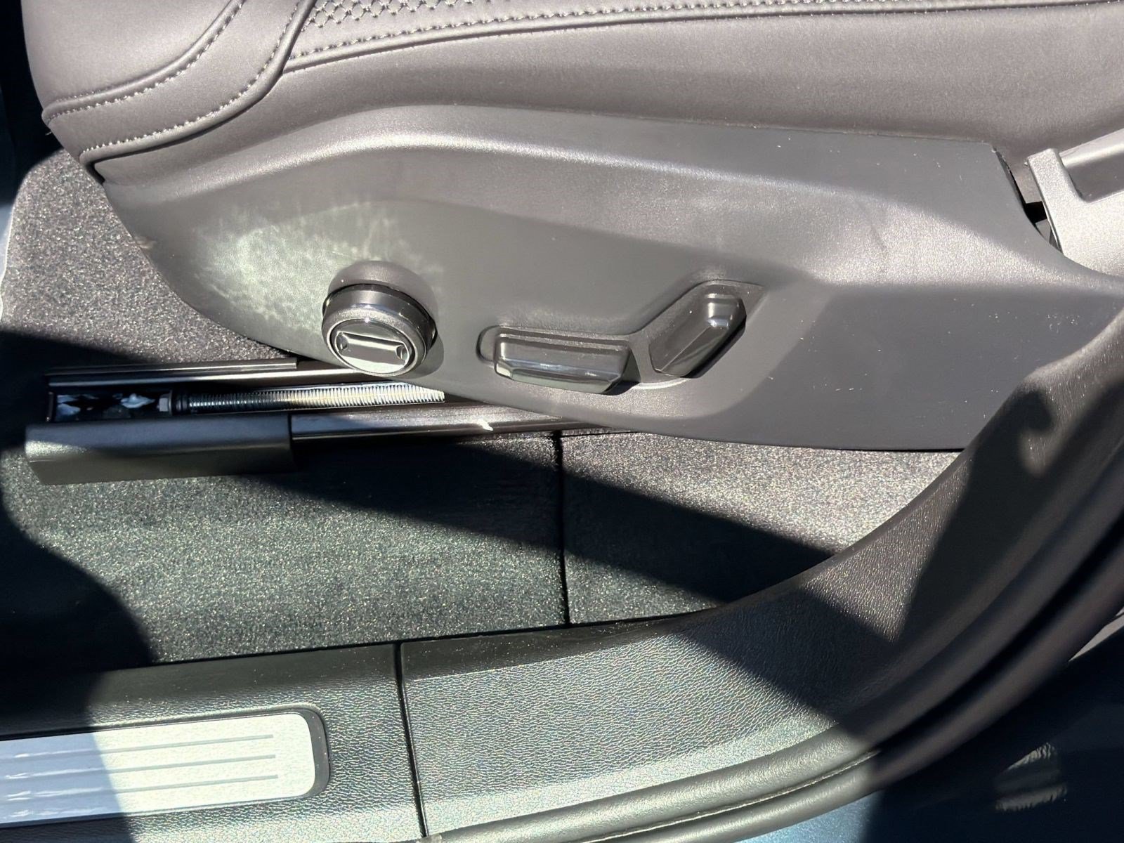 New 2027 Volvo XC60 B5 Plus AWD/4WD image 14