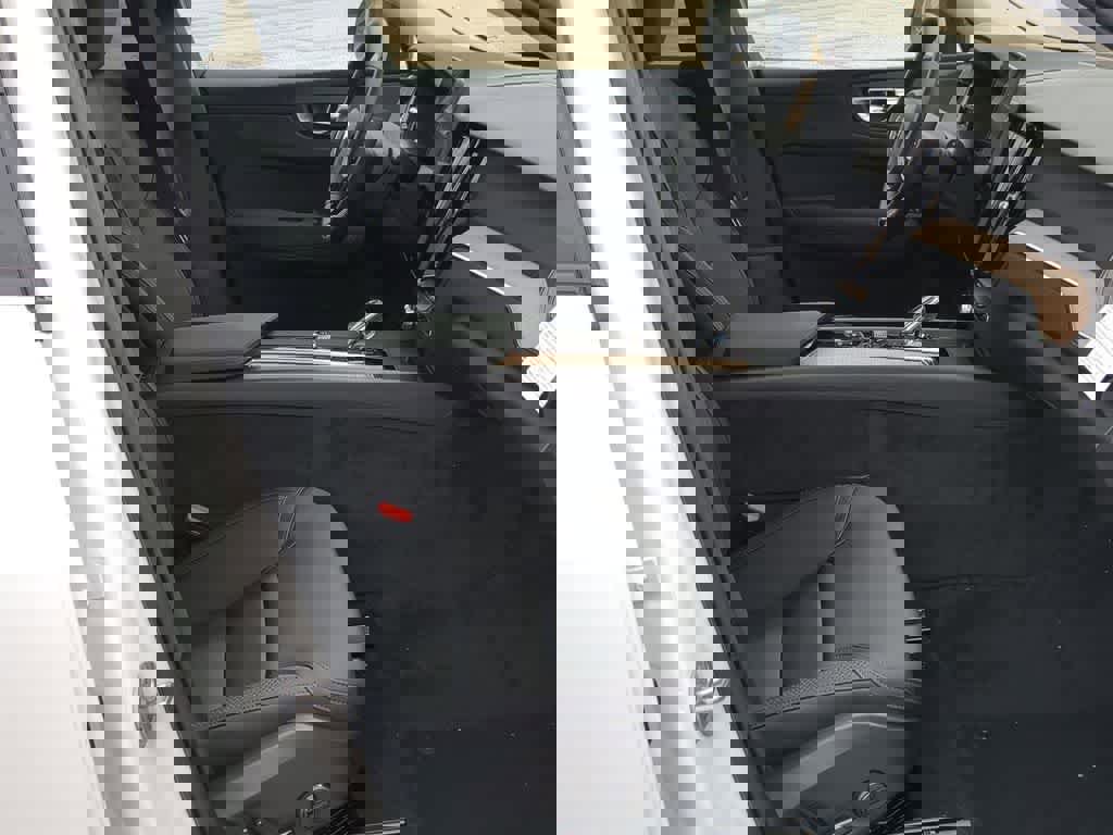 New 2026 Volvo XC60 T8 Plus w/ Protection Package Premier image 20