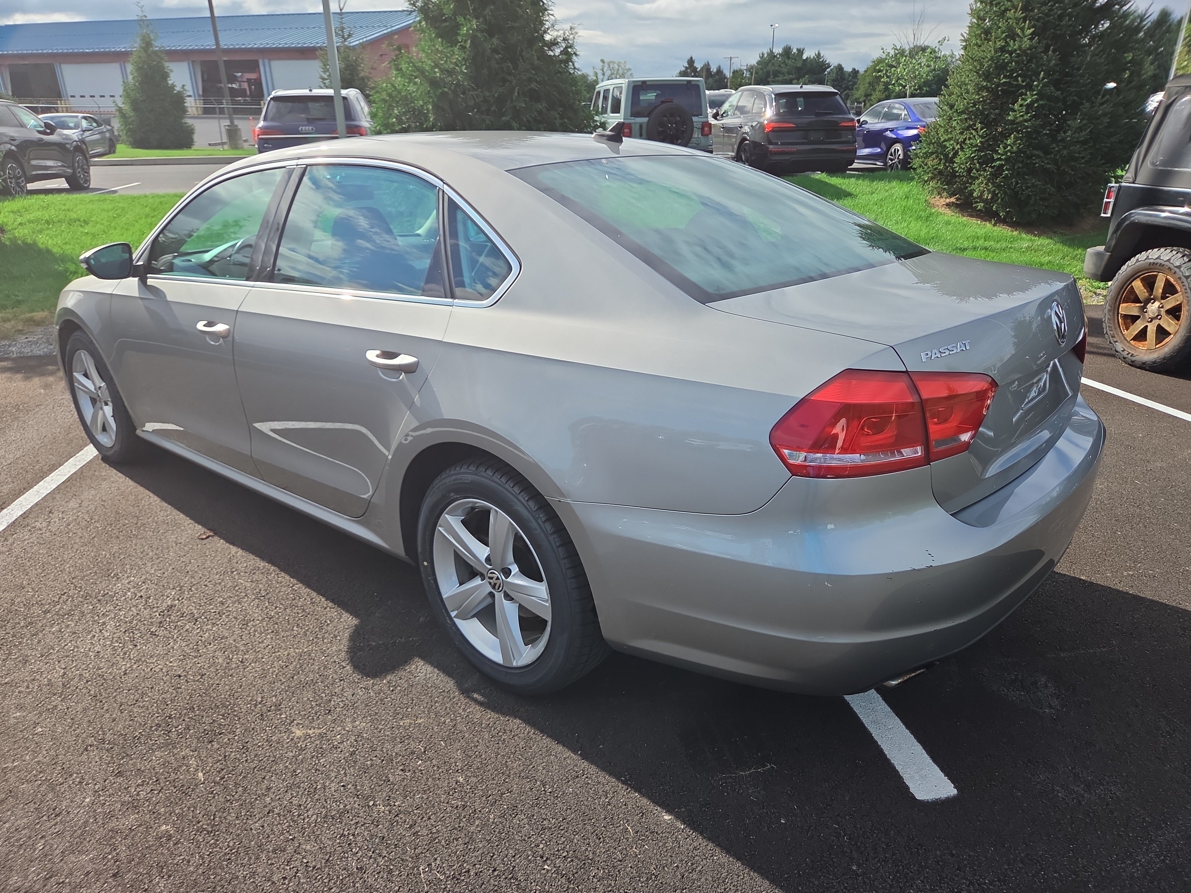Used 2012 Volkswagen Passat 2.5 SE FWD image 12