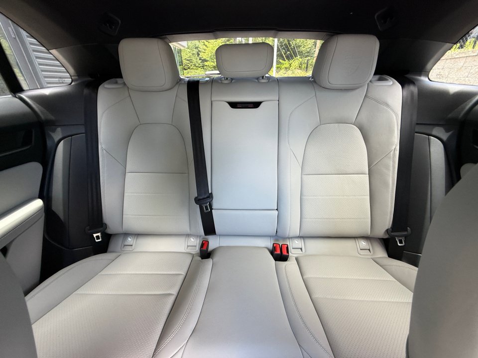 New 2025 Porsche Macan 4S Electric AWD/4WD image 24