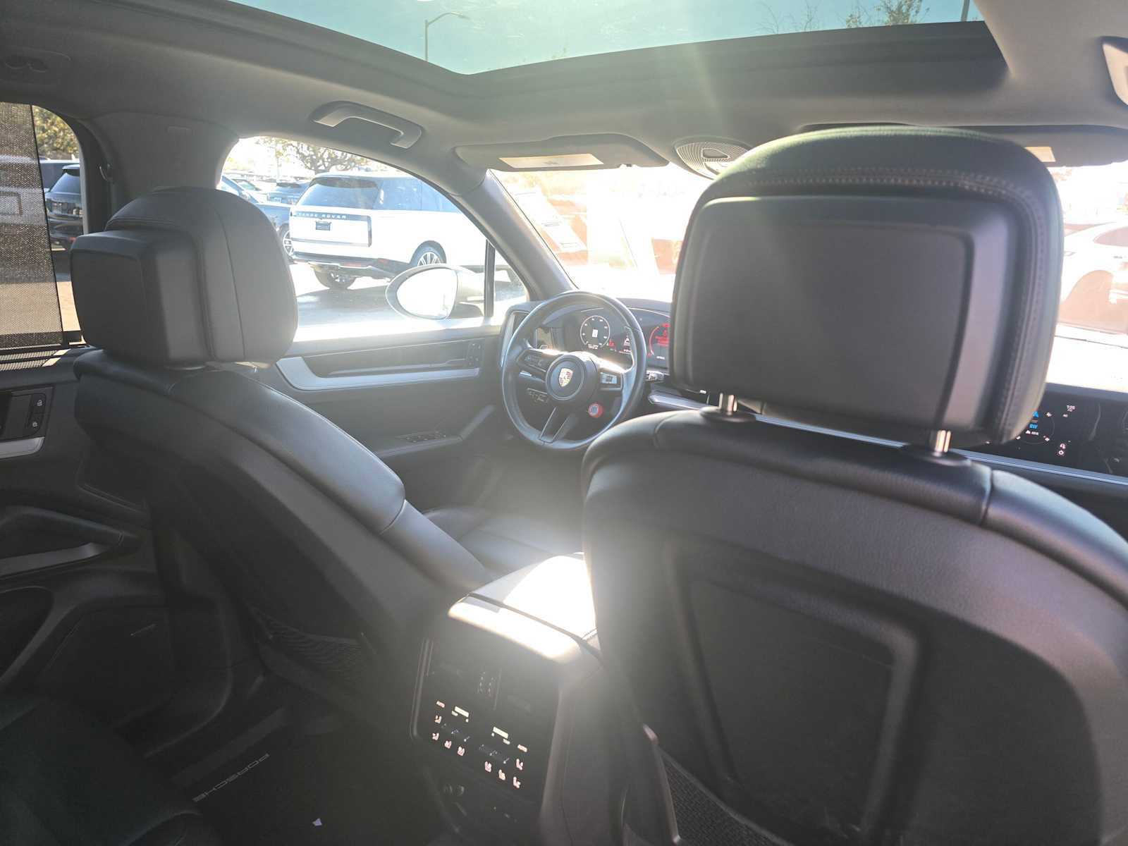 Used 2024 Porsche Cayenne image 15