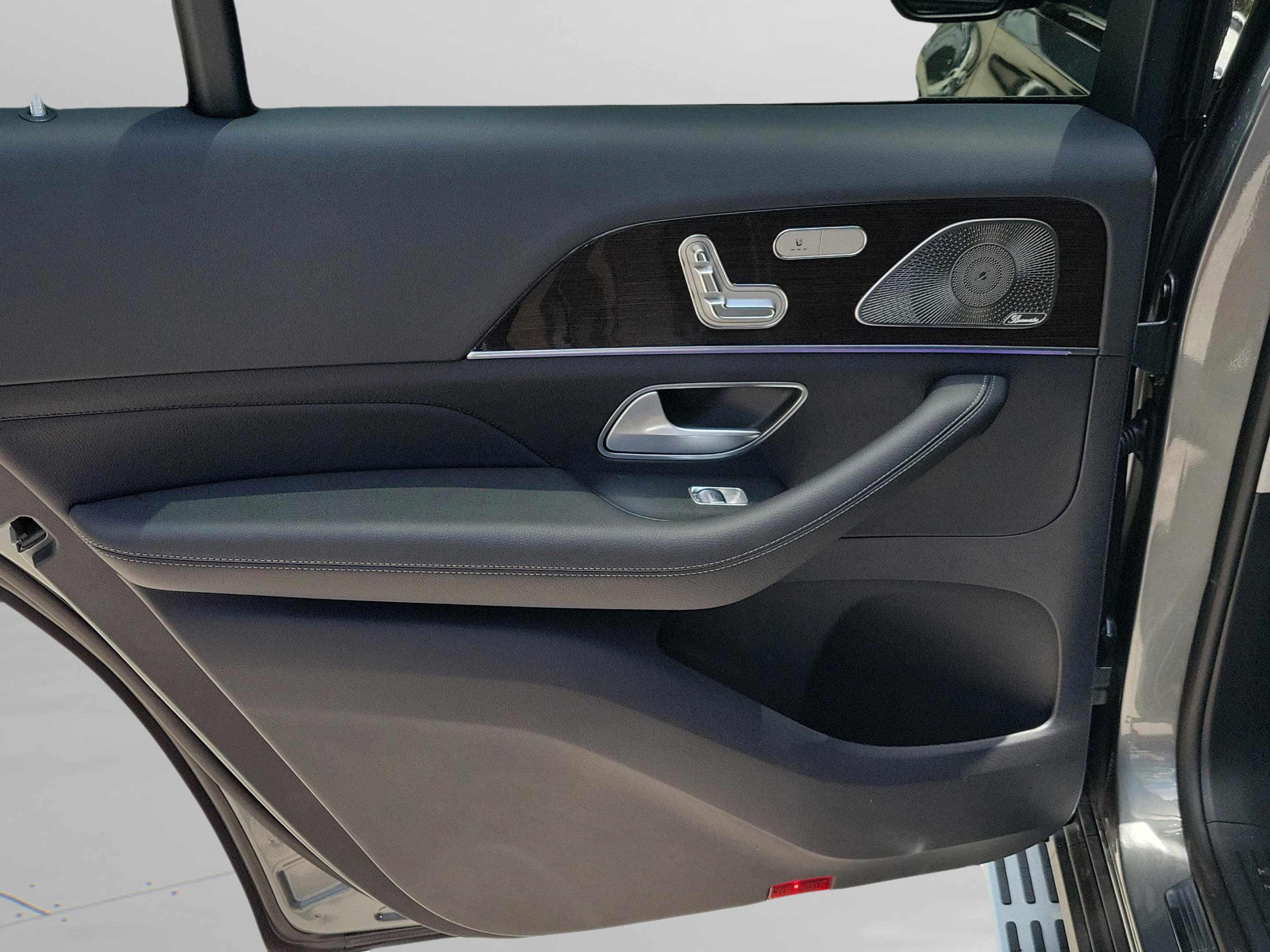 New 2026 Mercedes-Benz GLS 450 4MATIC image 9