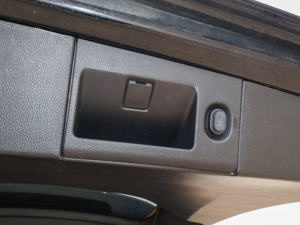 Used 2018 GMC Yukon SLT AWD/4WD image 6