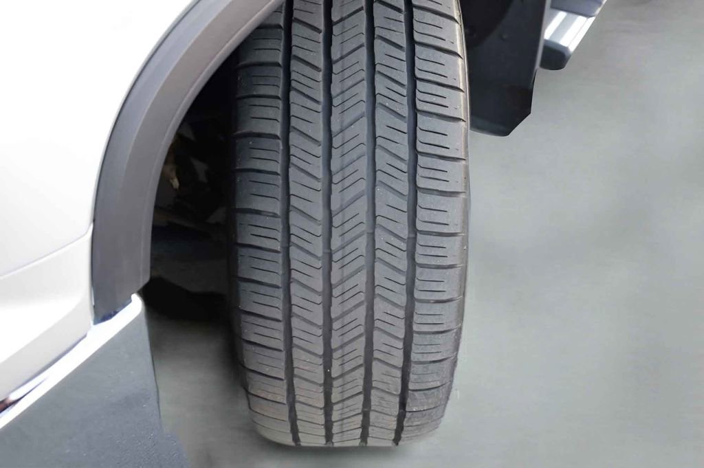 Used 2017 GMC Sierra 1500 SLT w/ SLT Premium Package AWD/4WD image 4