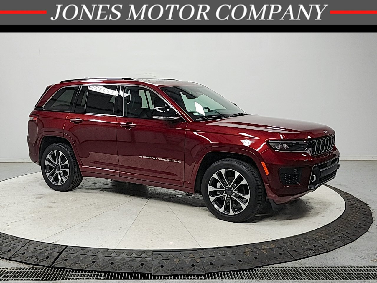 Used 2023 Jeep Grand Cherokee Overland AWD/4WD image 1