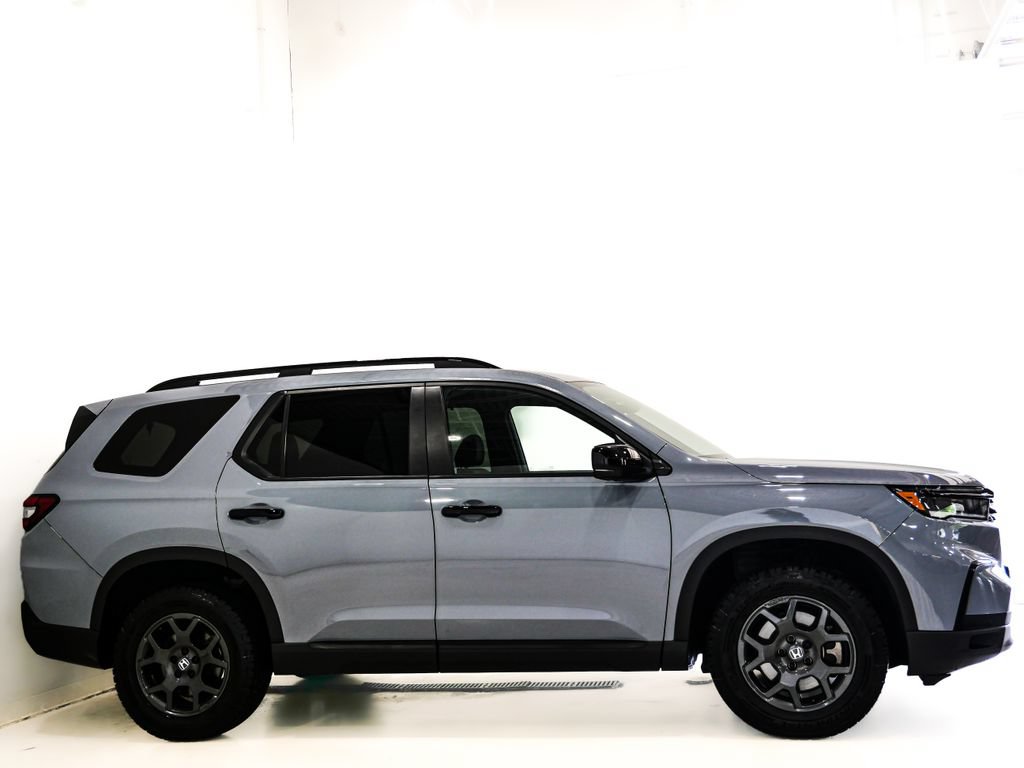 Used 2025 Honda Pilot TrailSport image 5