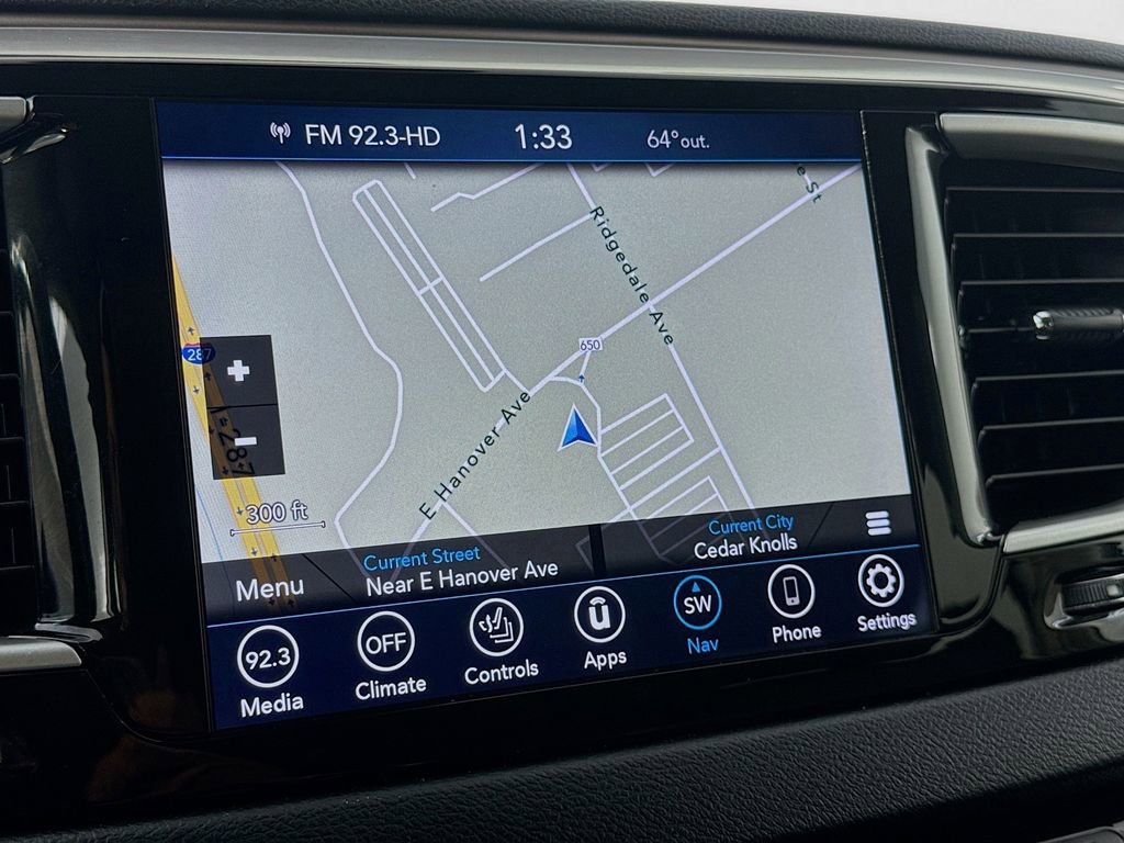 Used 2019 Chrysler Pacifica Touring-L w/ Advanced Safetytec Group FWD image 15