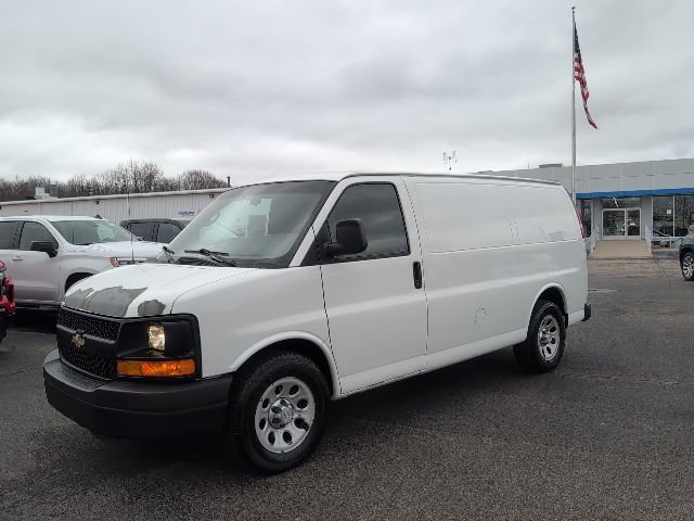 Used 2010 Chevrolet Express 1500 RWD image 2