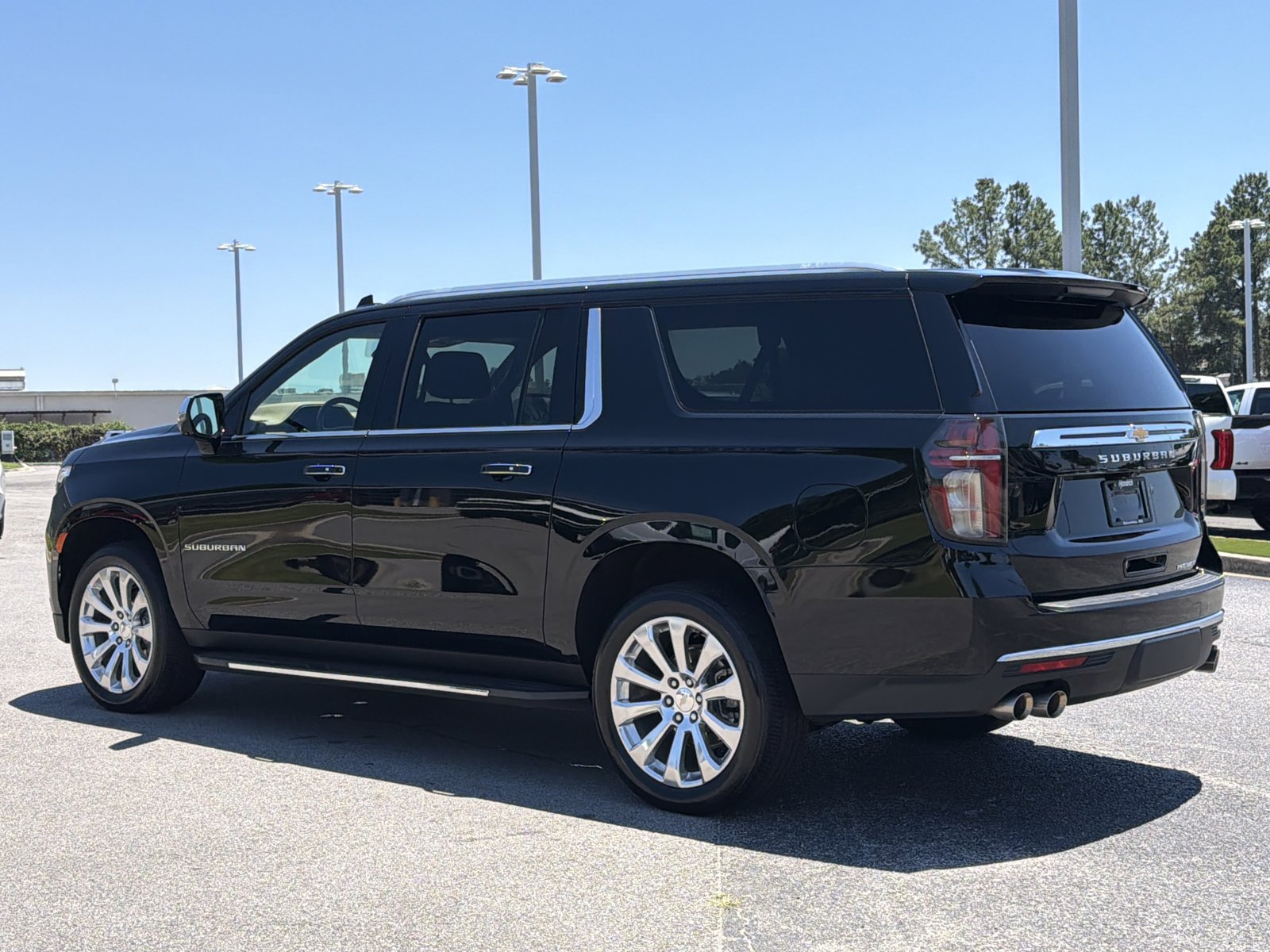 Used 2024 Chevrolet Suburban Premier w/ Premium Package RWD image 10