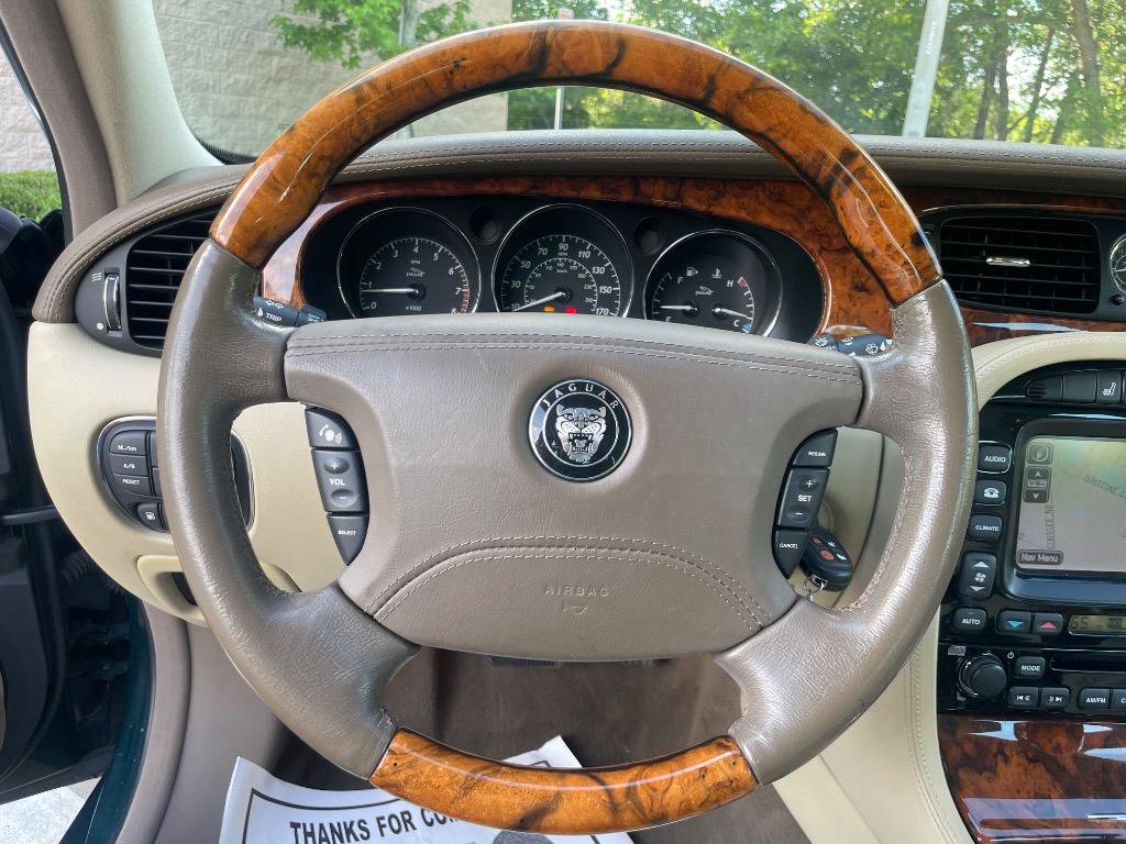 Used 2007 Jaguar XJ8 L RWD image 16