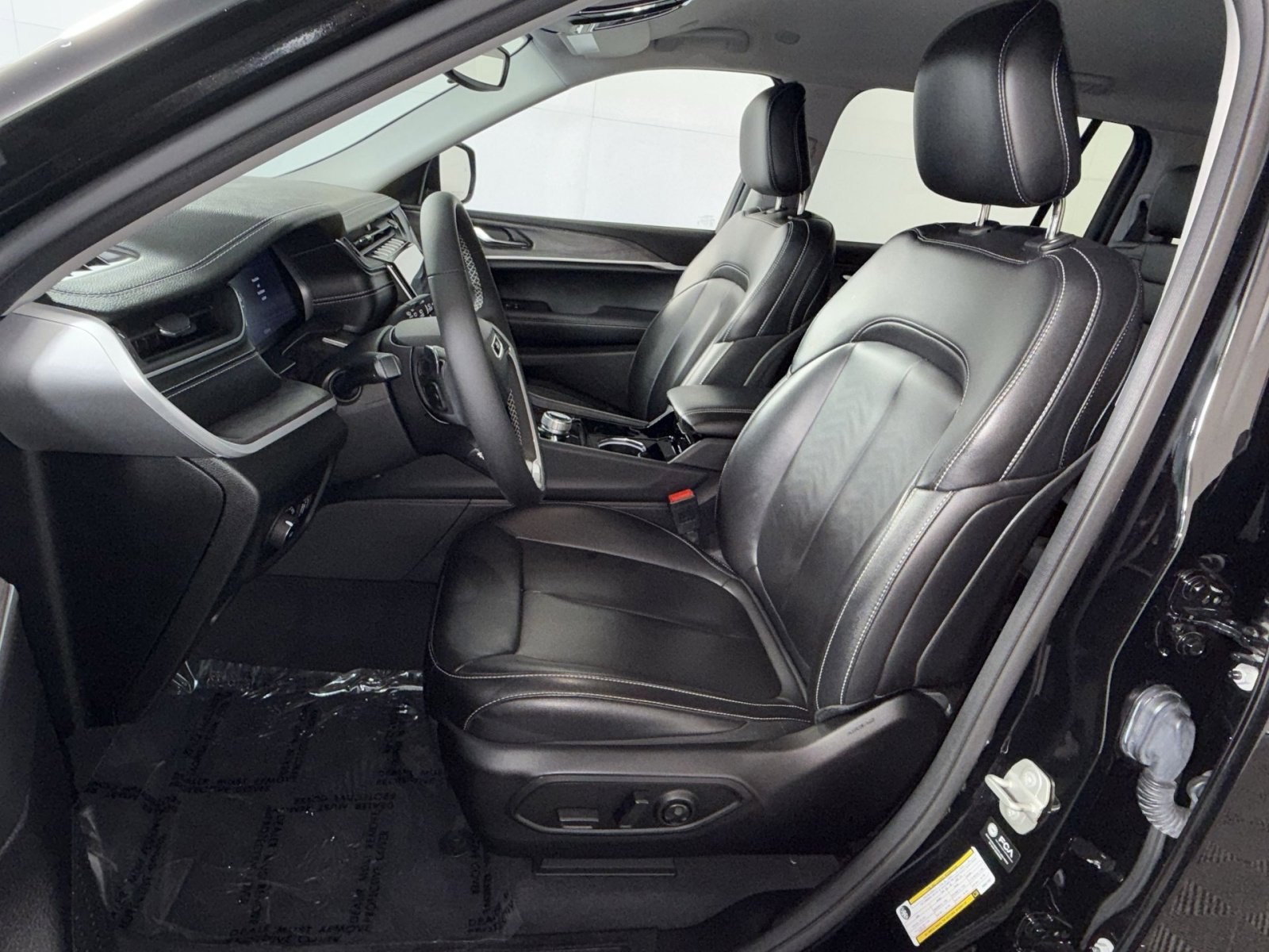 Used 2023 Jeep Grand Cherokee L Limited AWD/4WD image 13