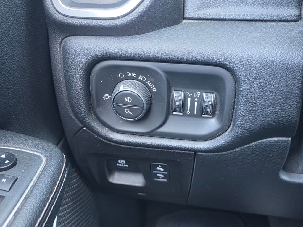 Used 2021 RAM 1500 Laramie image 36