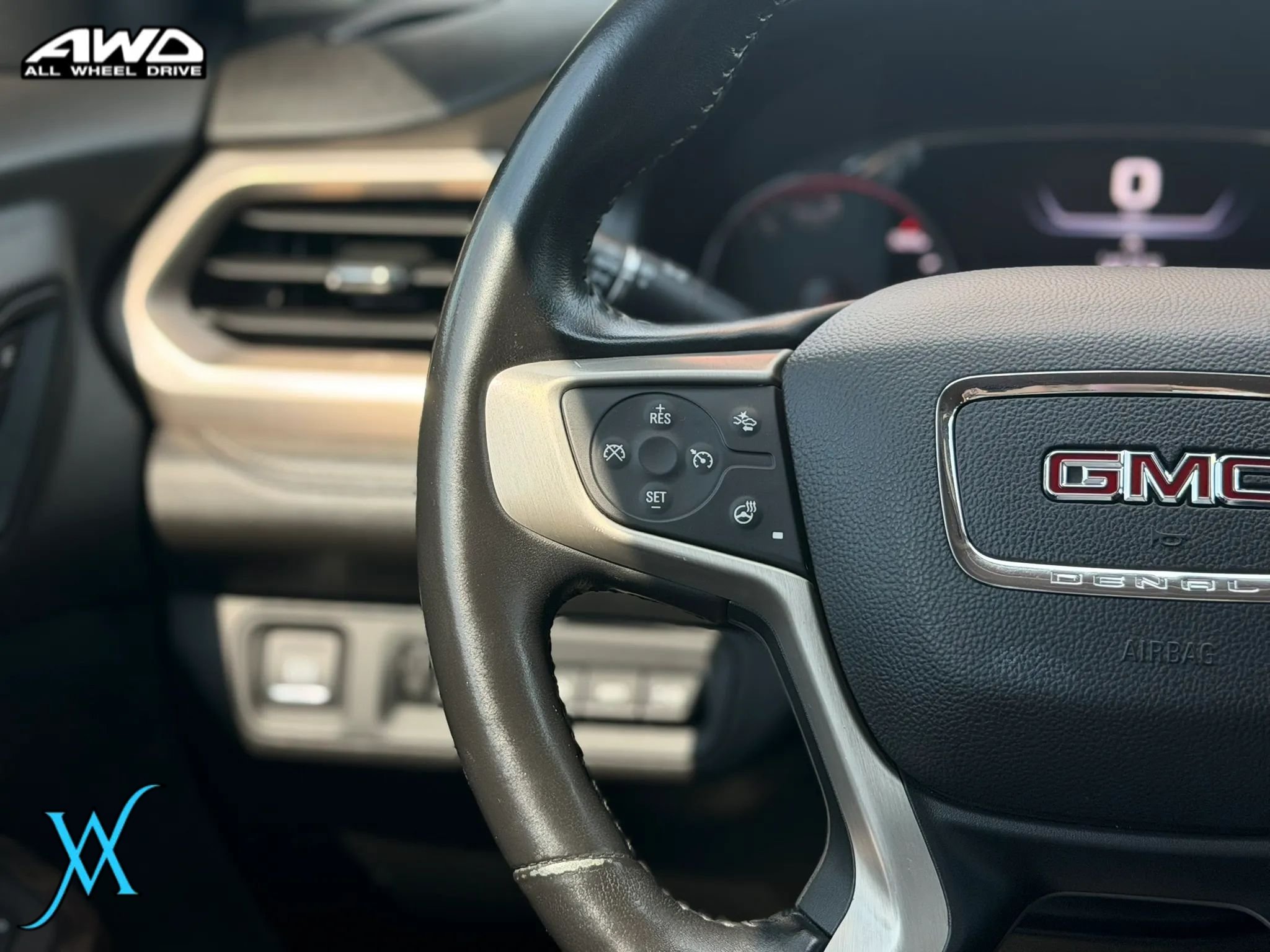 Used 2020 GMC Acadia Denali w/ Technology Package AWD/4WD image 32