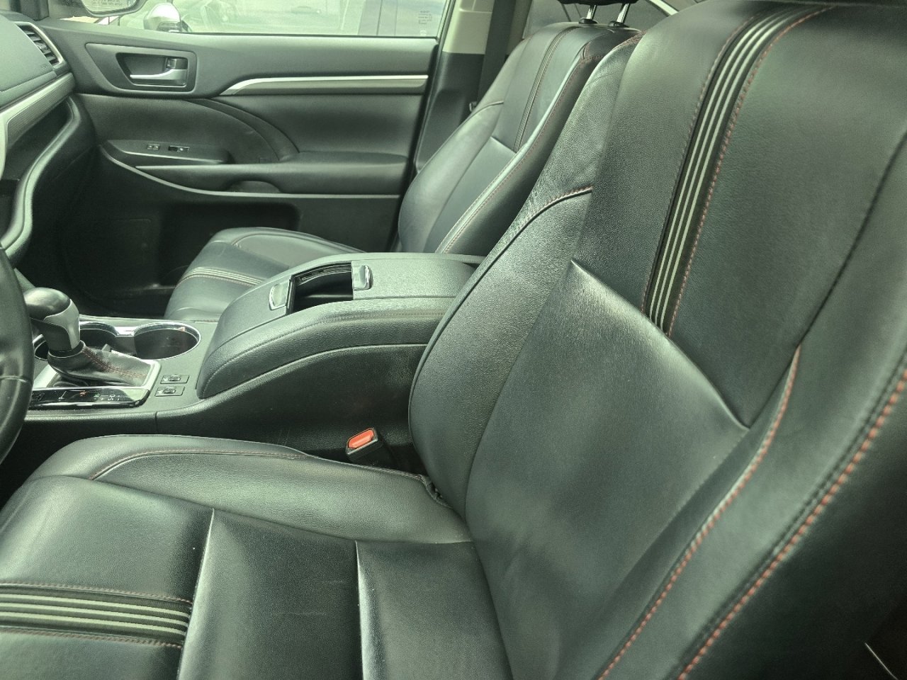 Used 2019 Toyota Highlander SE image 23