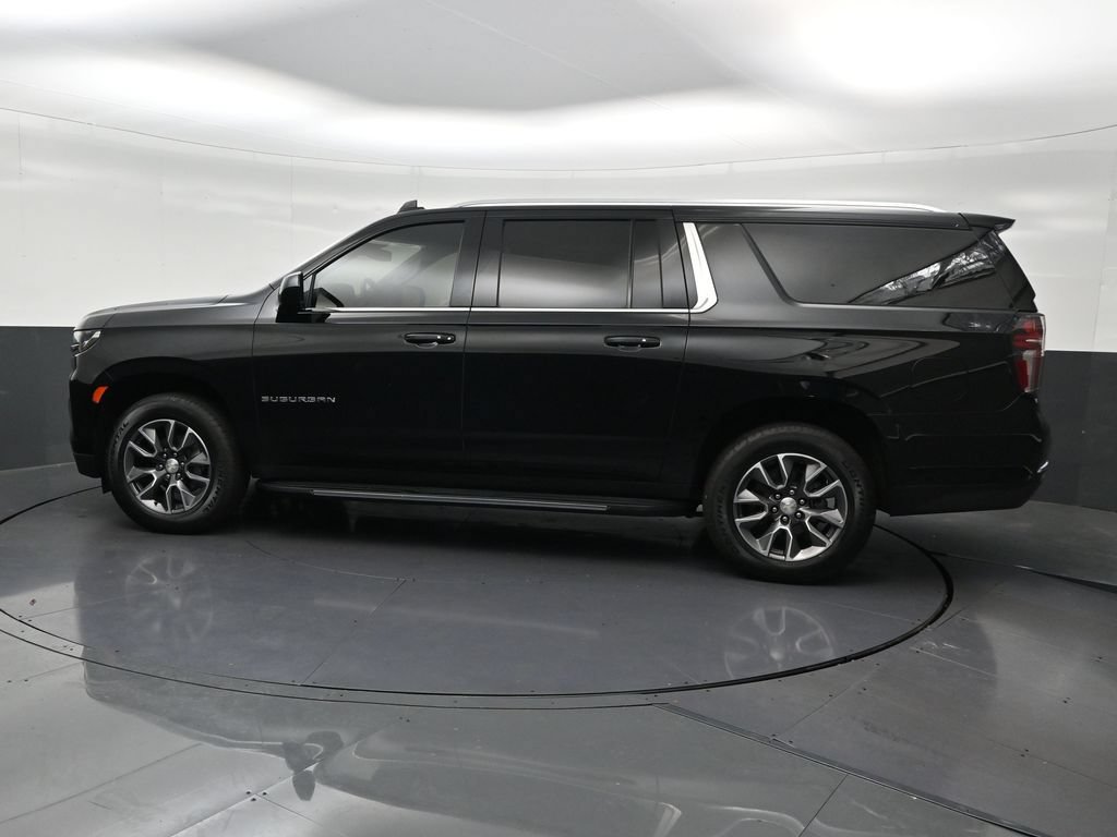 Used 2023 Chevrolet Suburban LT RWD image 2