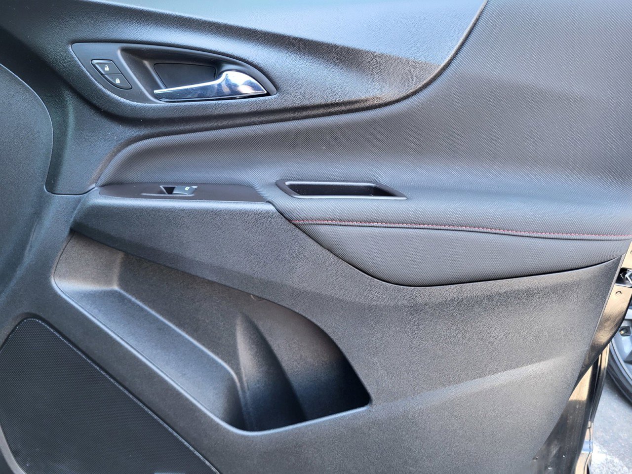 Used 2022 Chevrolet Equinox RS w/ RS Leather Package image 18