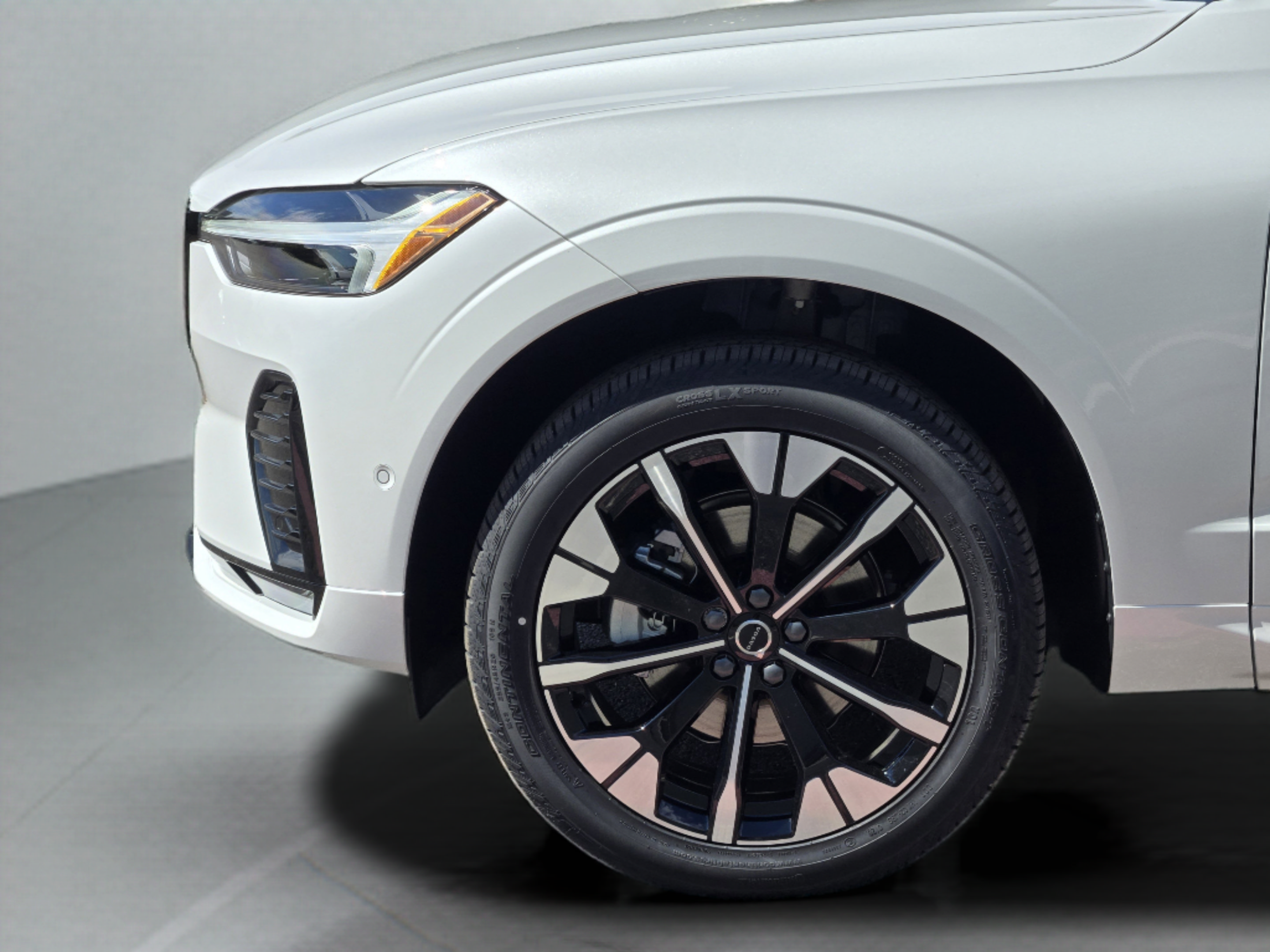 Used 2026 Volvo XC60 B5 Plus w/ Protection Package Premier AWD/4WD image 27