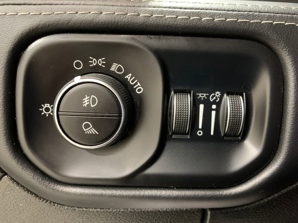 Used 2021 RAM 1500 Limited AWD/4WD image 16