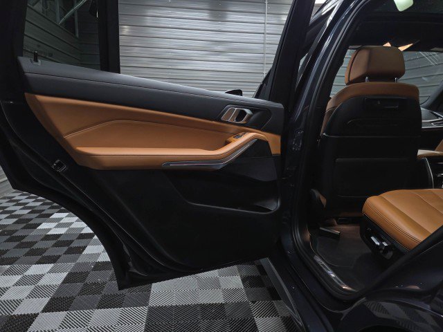 Used 2022 BMW X7 xDrive40i w/ M Sport Package AWD/4WD image 44