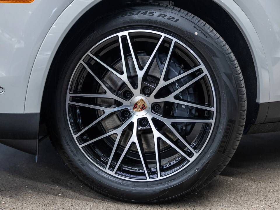 Certified 2026 Porsche Cayenne AWD/4WD image 50
