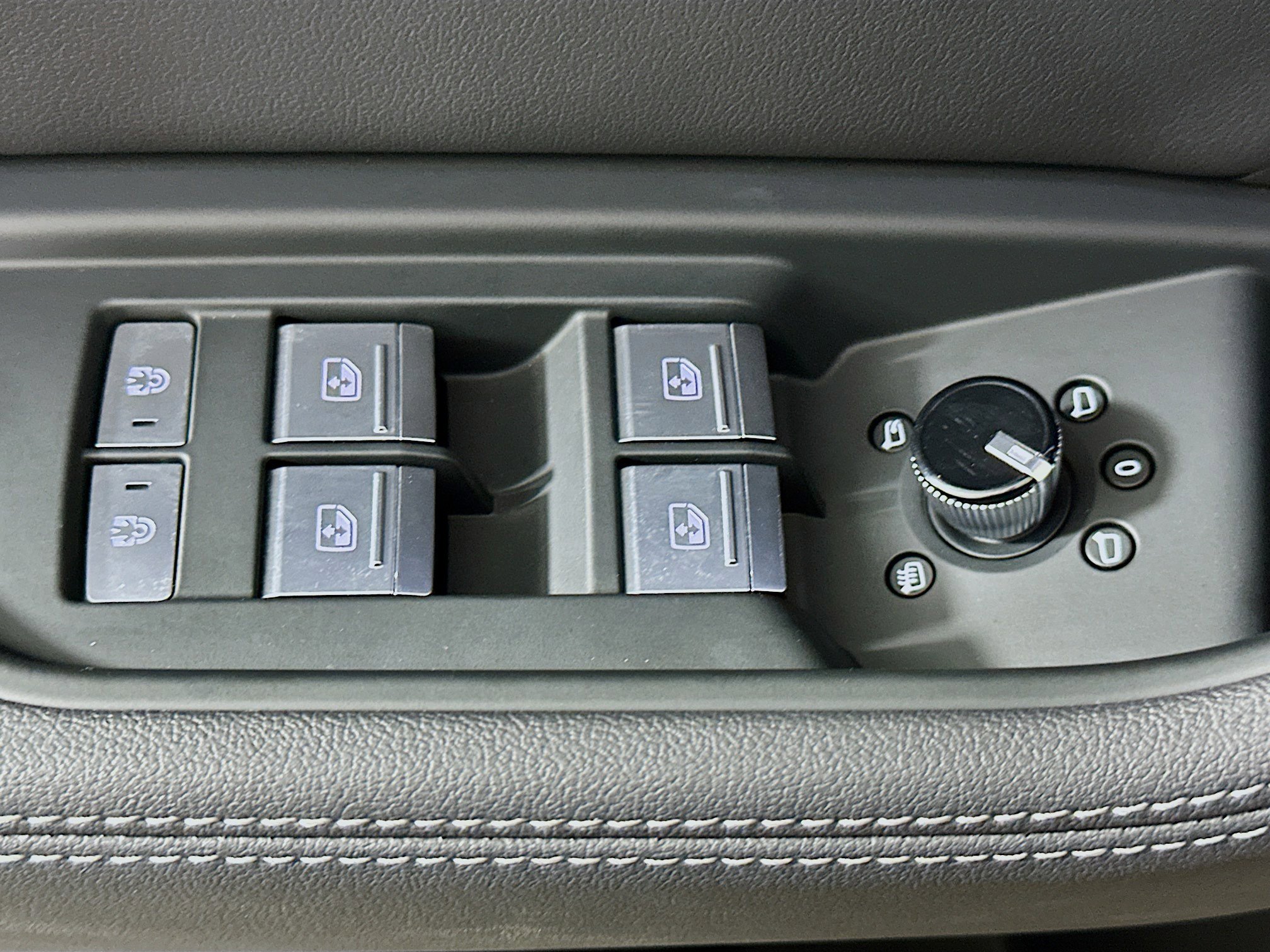 Used 2024 Audi Q8 e-tron Premium Plus w/ Premium Plus Package image 15