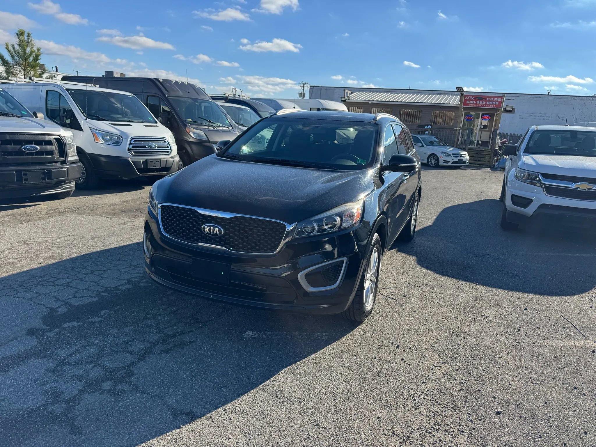 Used 2018 Kia Sorento LX Sport Utility 4D image 2