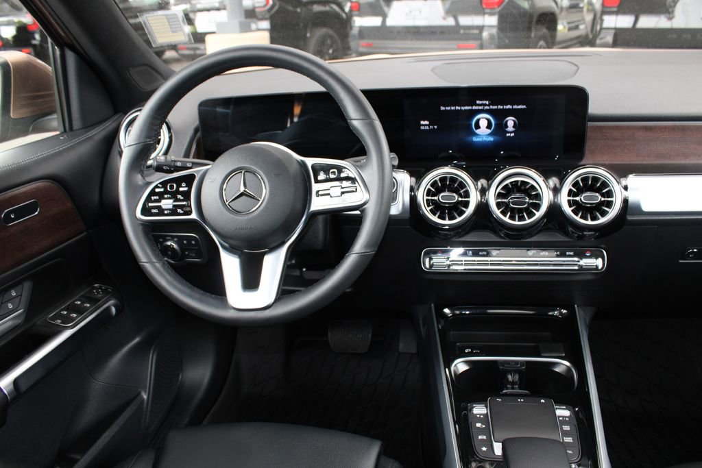 Used 2022 Mercedes-Benz GLB 250 4MATIC image 2