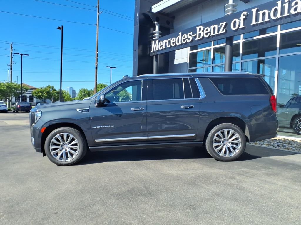 Used 2022 GMC Yukon XL Denali AWD/4WD image 3