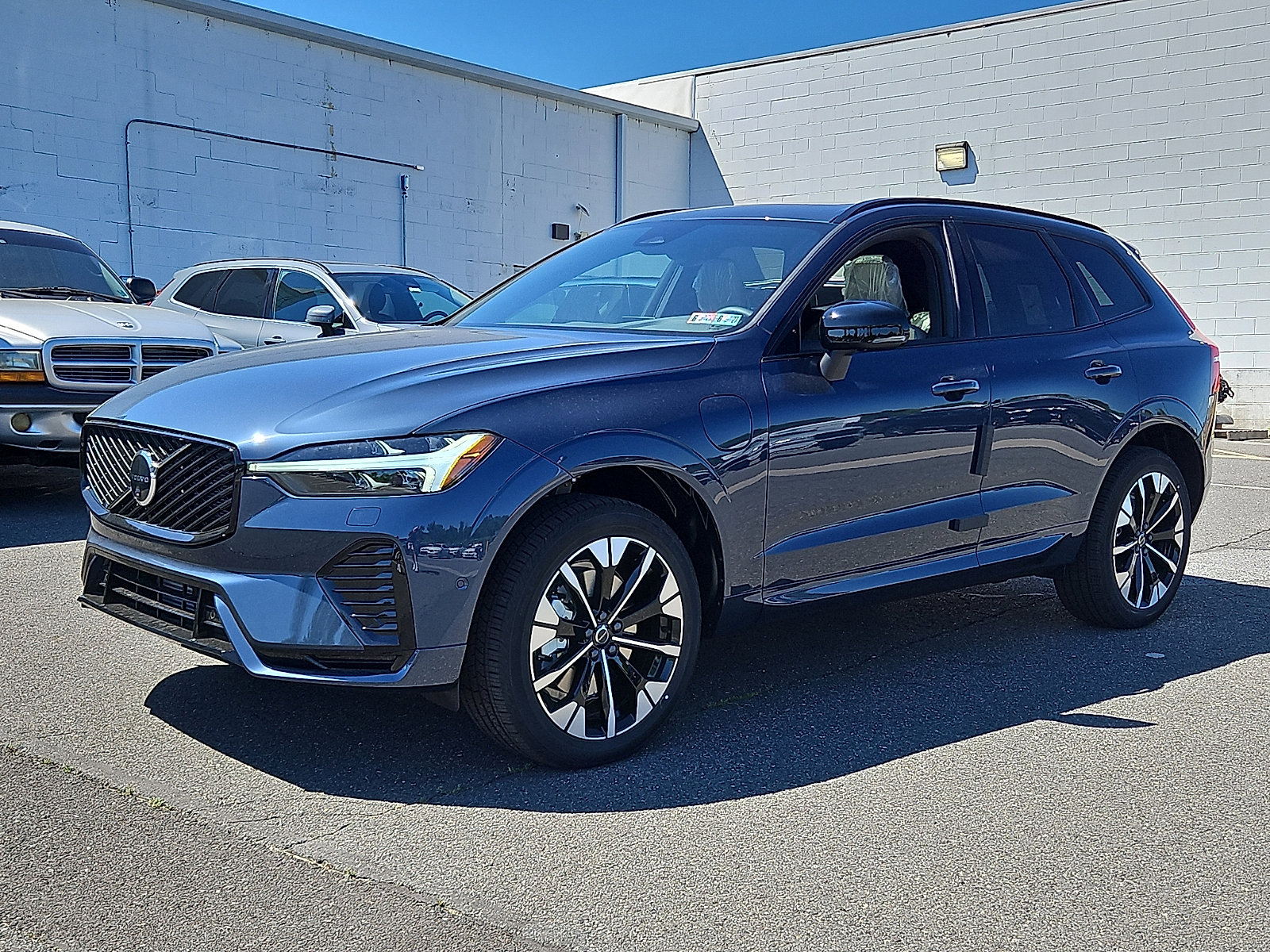 New 2026 Volvo XC60 T8 Plus w/ Protection Package Premier AWD/4WD image 3