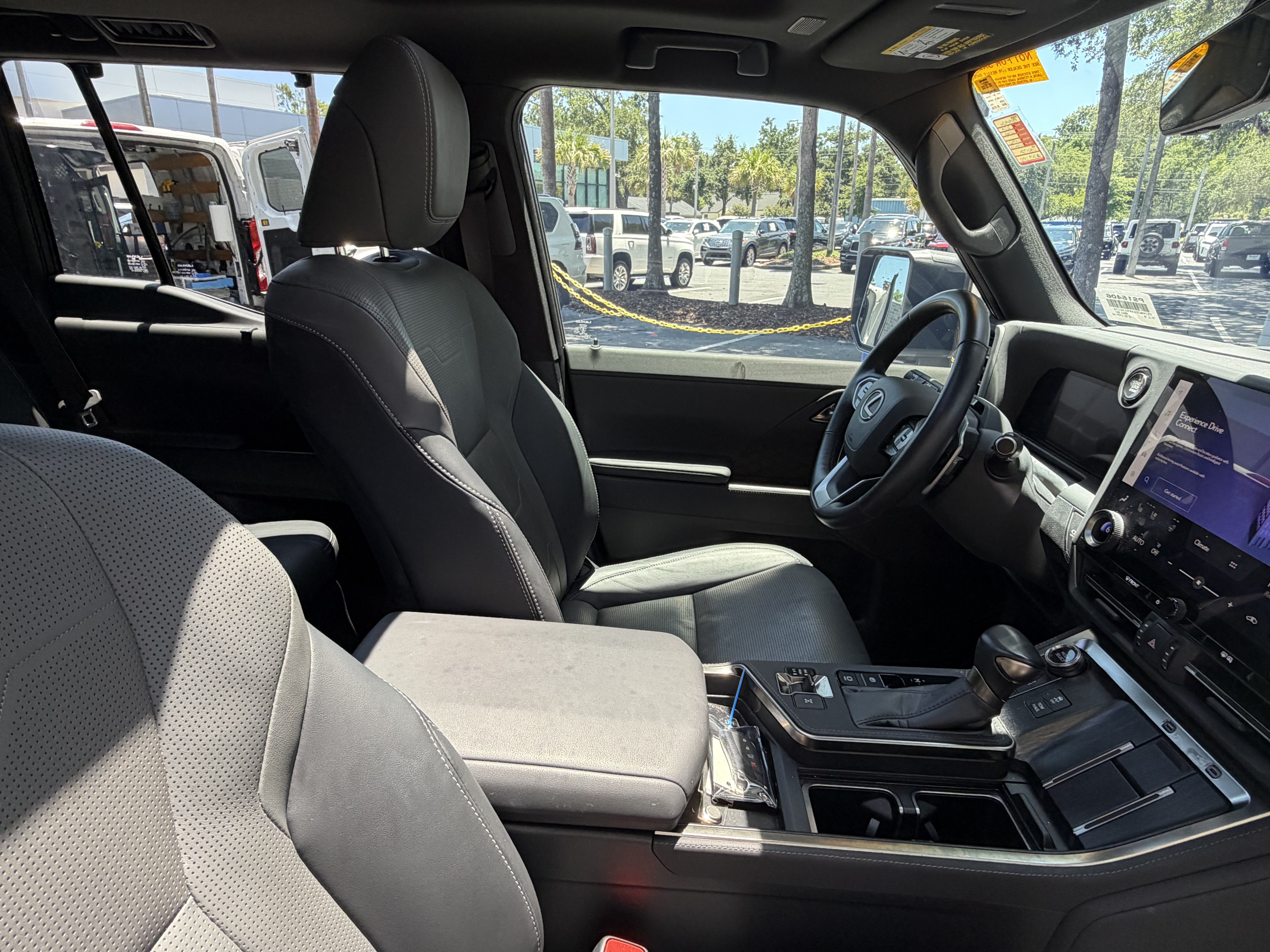 Used 2024 Lexus GX 550 w/ Accessory Package (Z1) AWD/4WD image 47
