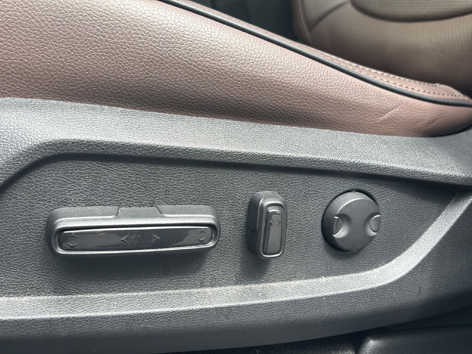 Used 2025 Honda Pilot Elite image 3