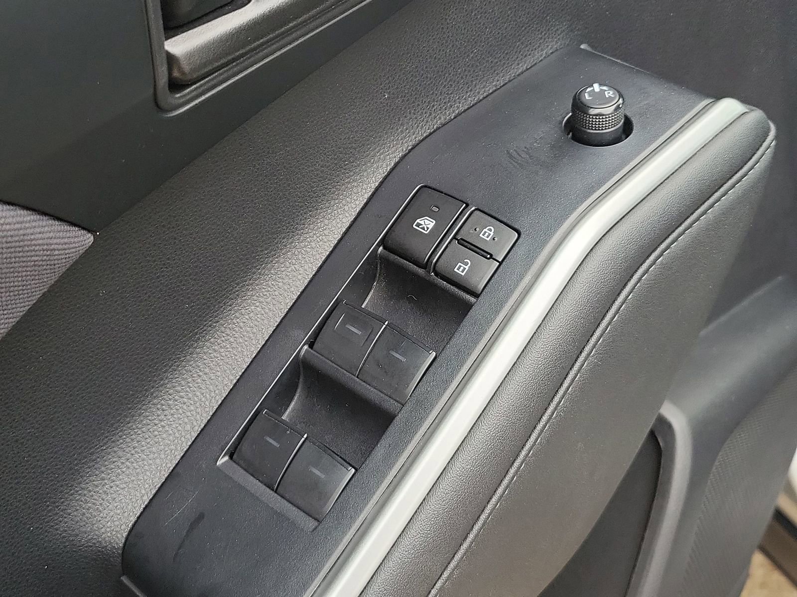 Used 2024 Toyota Highlander LE image 22