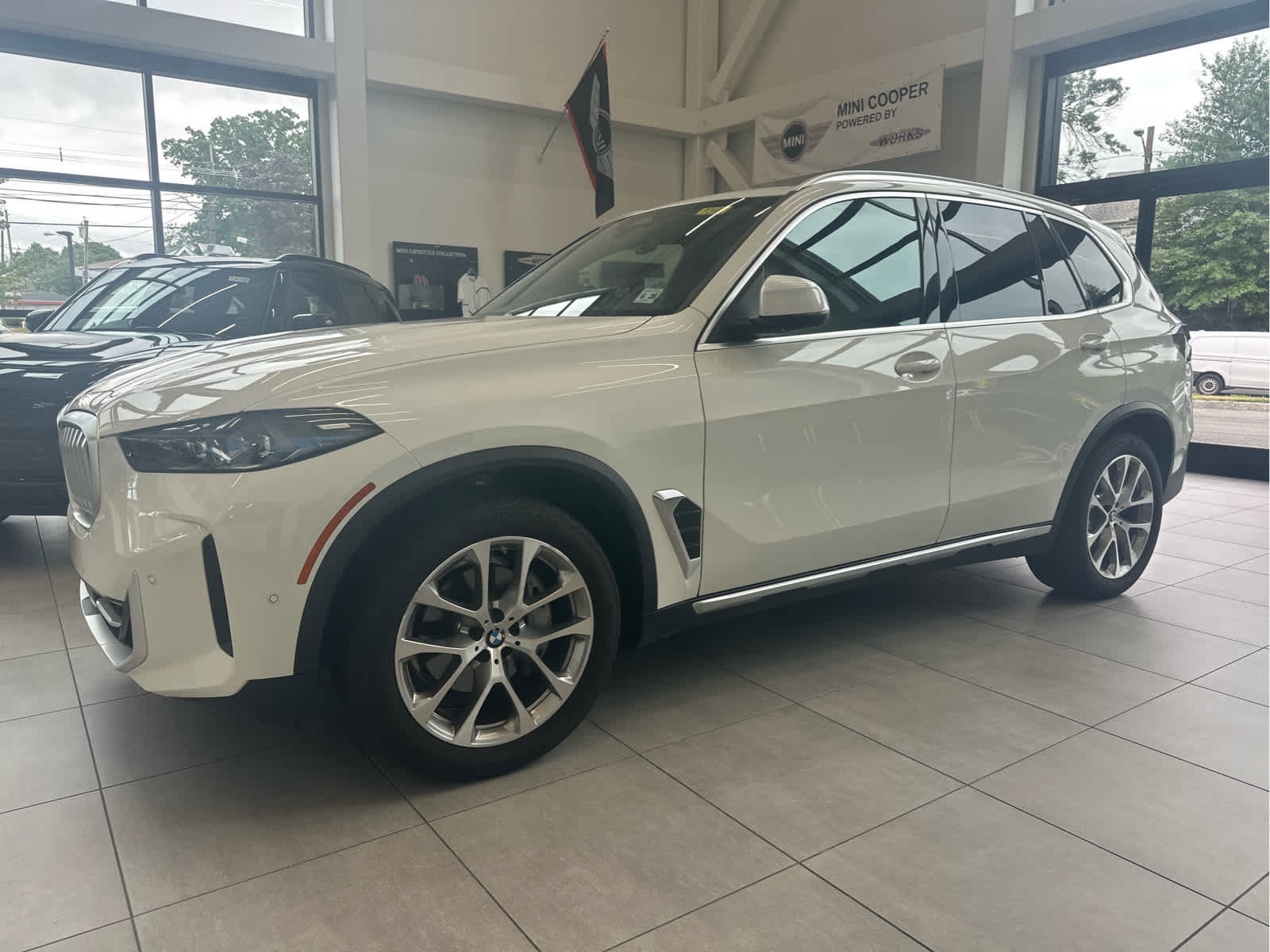 Used 2024 BMW X5 xDrive40i w/ Premium Package AWD/4WD image 2