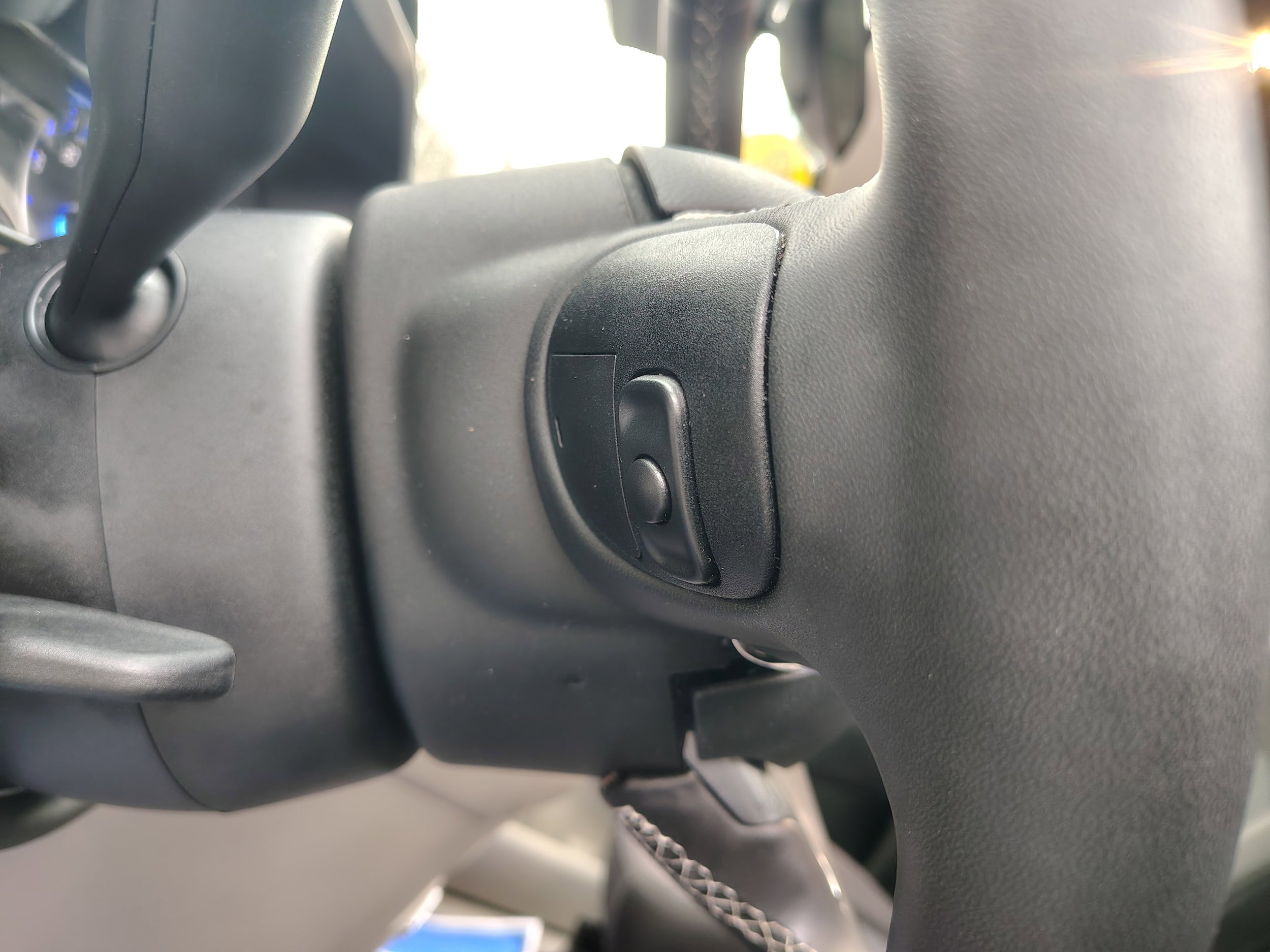 Used 2024 Chrysler Voyager LX image 38