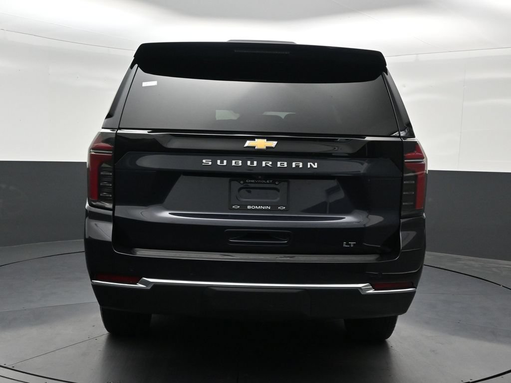 Used 2025 Chevrolet Suburban LT RWD image 4